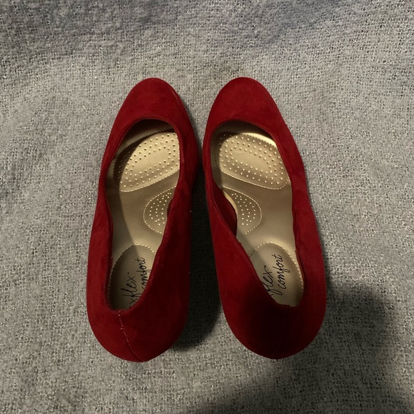 Dexflex Comfort Red Heels with Suede Finish - Picture 5 of 8